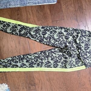 Victoria's Secret Sport Leggings in Olive and Black